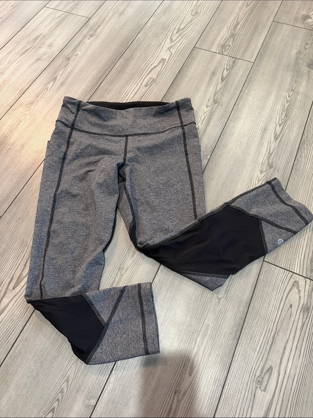 Lululemon Pace Rival Crop 22"  size 6